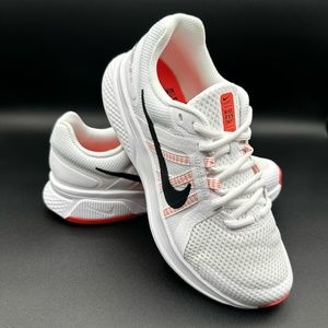 Women's Size 8 Nike Run Swift 2-Running